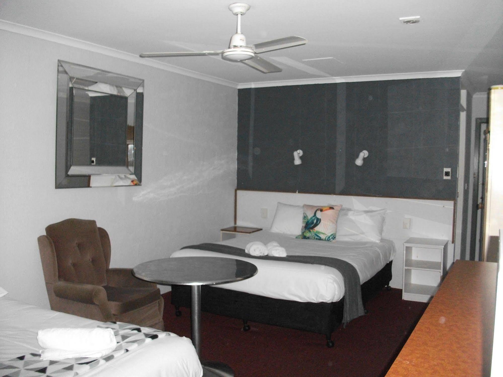 Beerwah Glasshouse Motel Εξωτερικό φωτογραφία