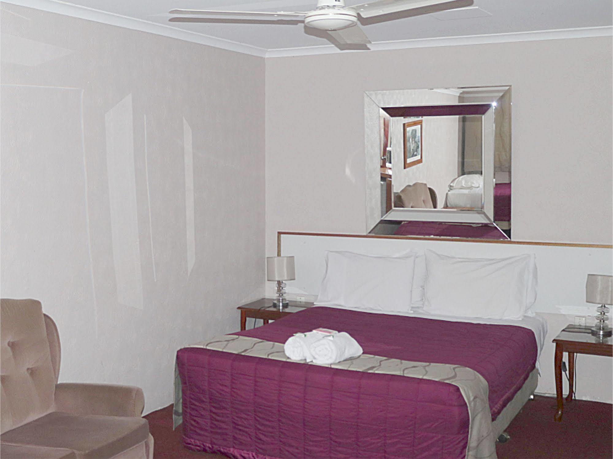 Beerwah Glasshouse Motel Εξωτερικό φωτογραφία