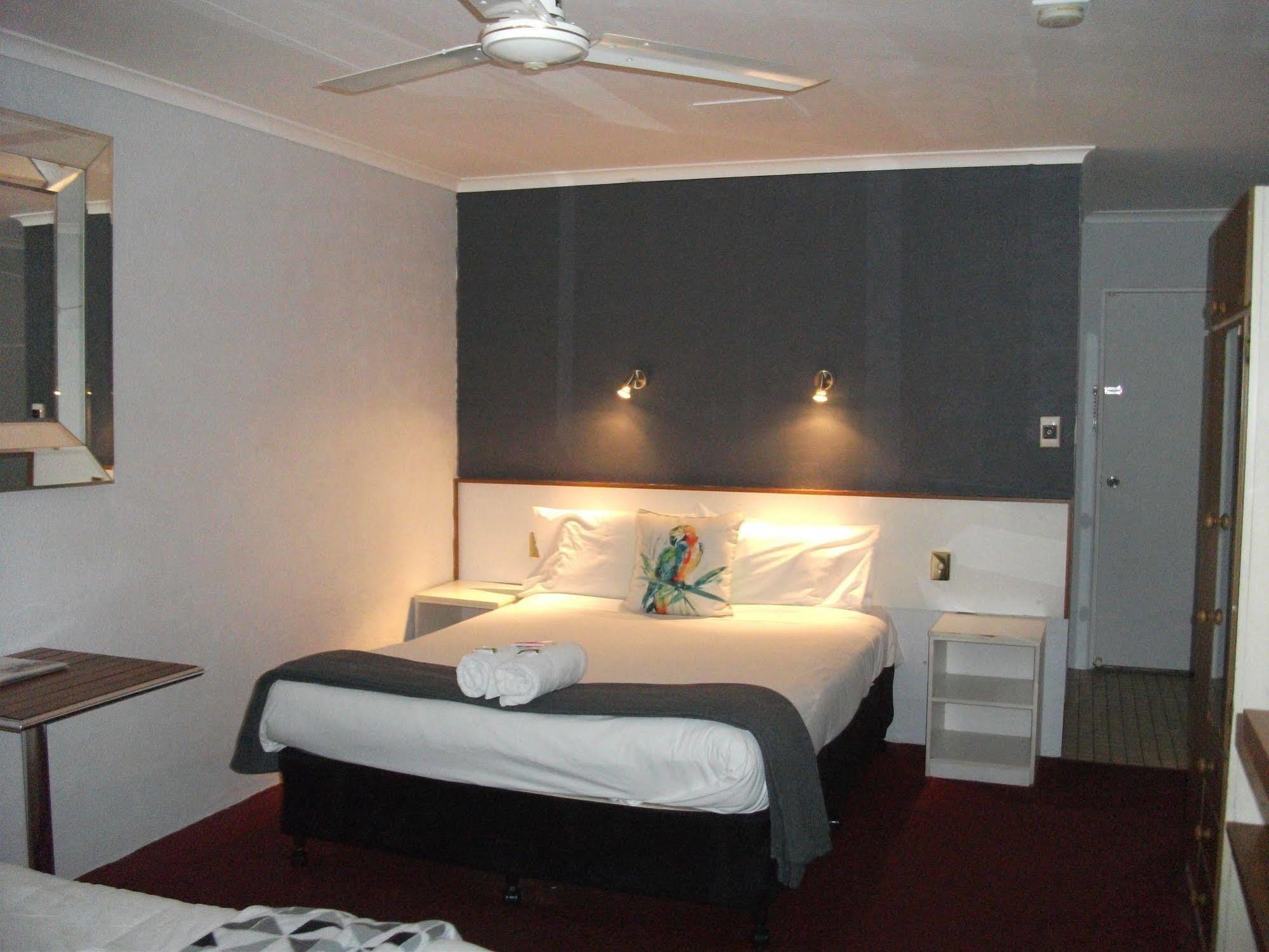 Beerwah Glasshouse Motel Εξωτερικό φωτογραφία