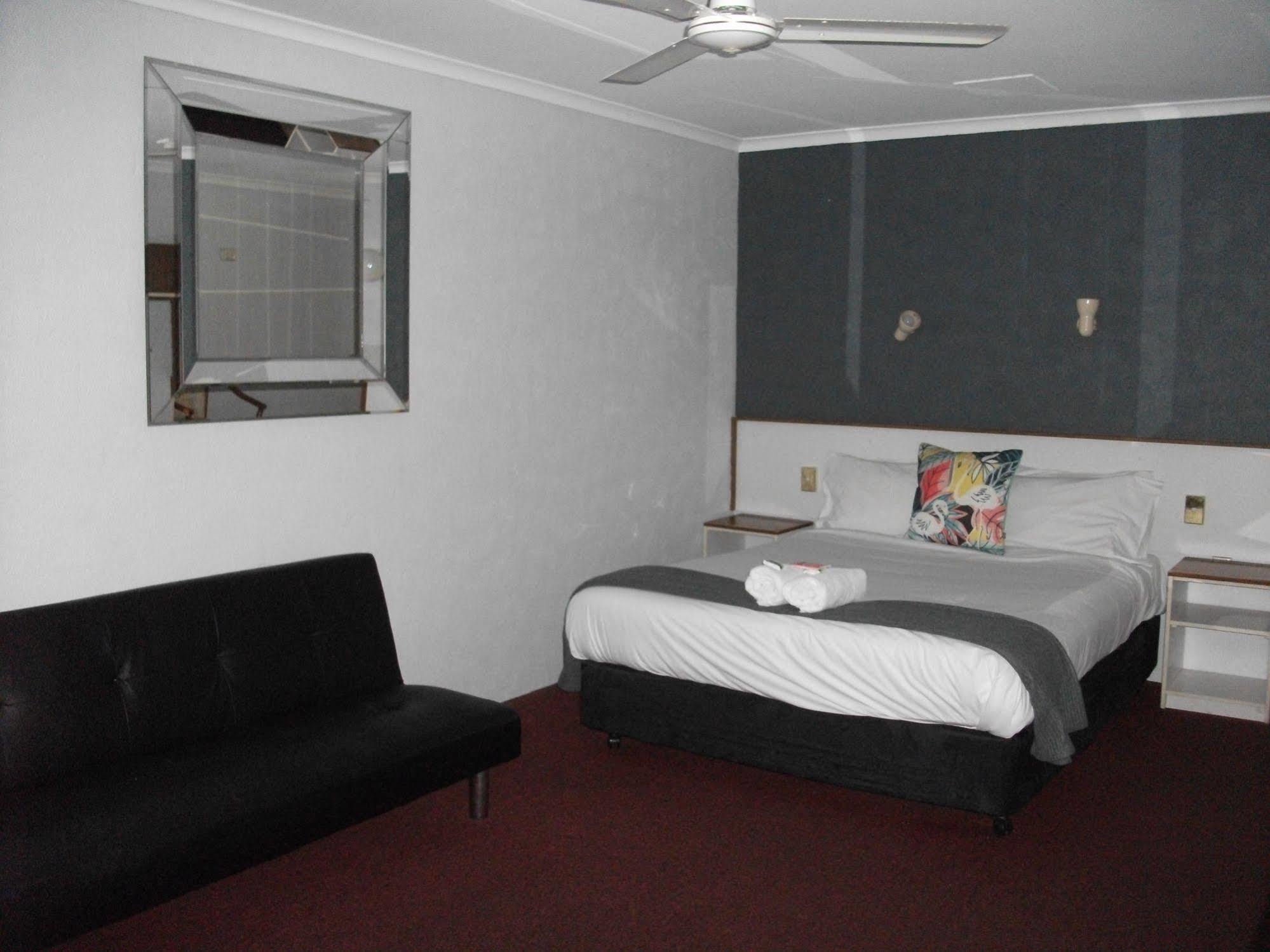 Beerwah Glasshouse Motel Εξωτερικό φωτογραφία