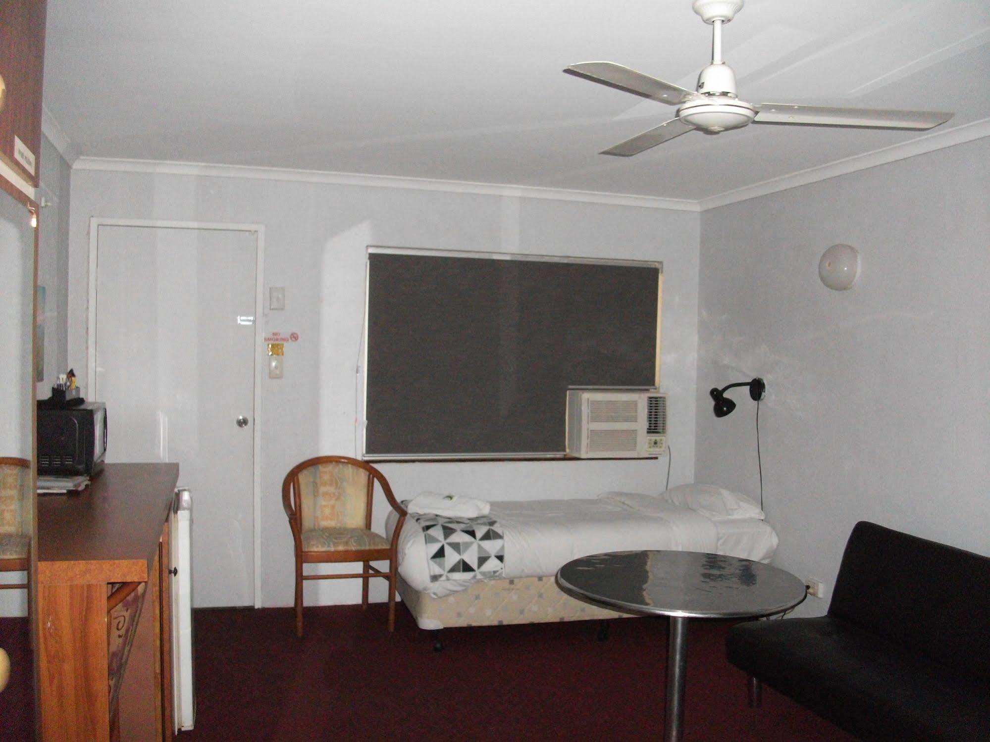 Beerwah Glasshouse Motel Εξωτερικό φωτογραφία
