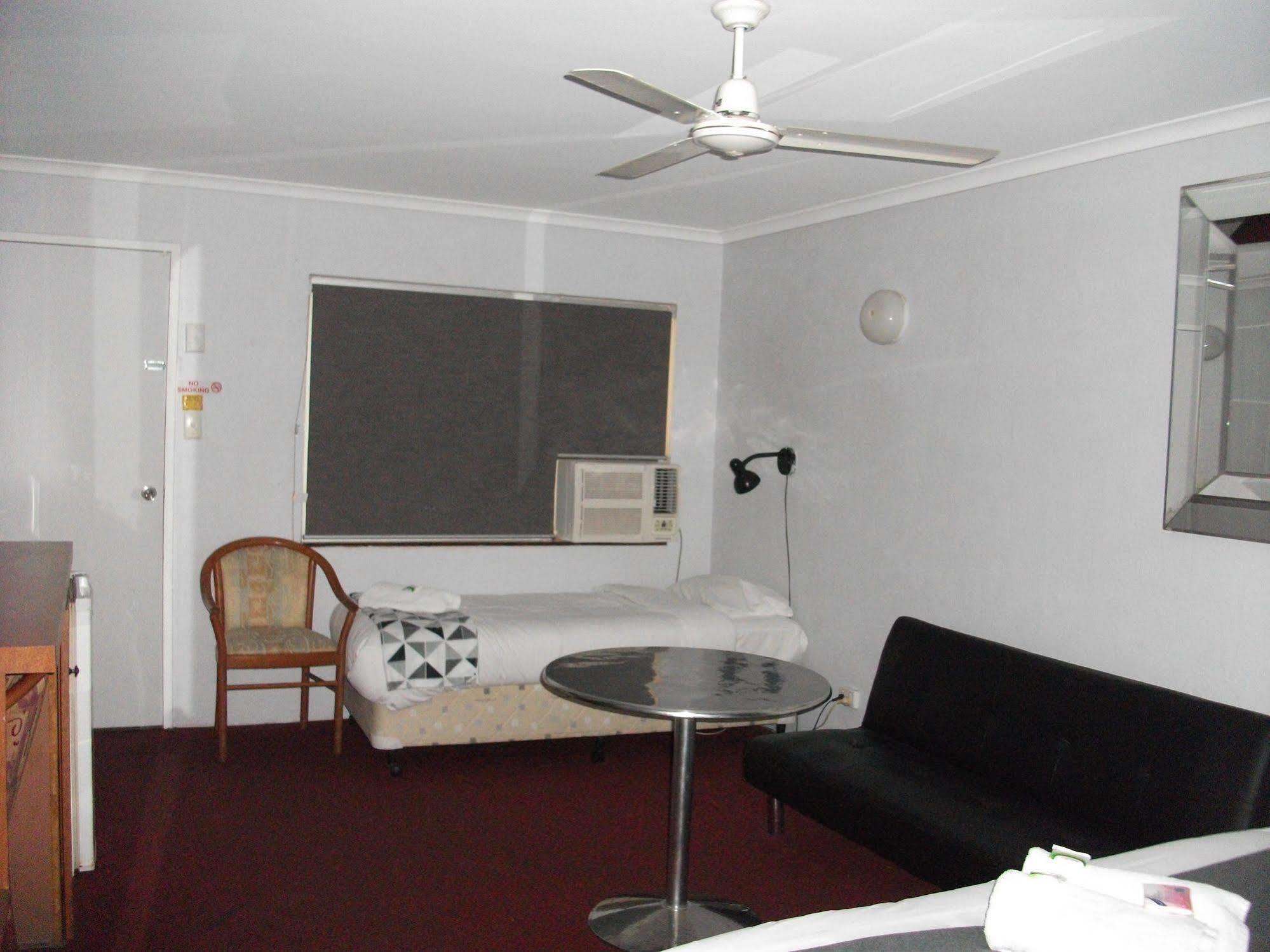 Beerwah Glasshouse Motel Εξωτερικό φωτογραφία